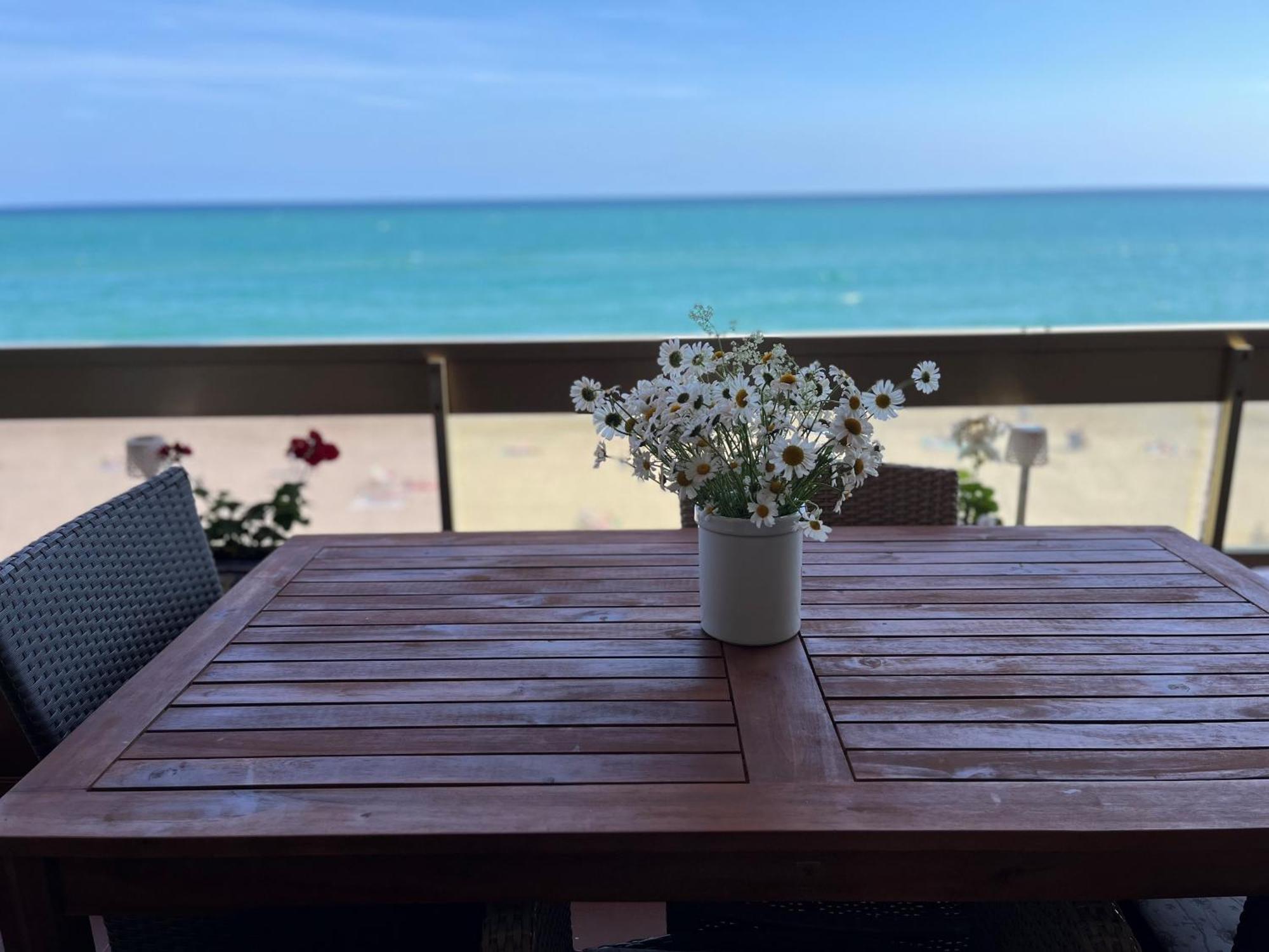 Acogedor Y Amplio Apartamento Familiar A Pie De Playa Calafell Dış mekan fotoğraf