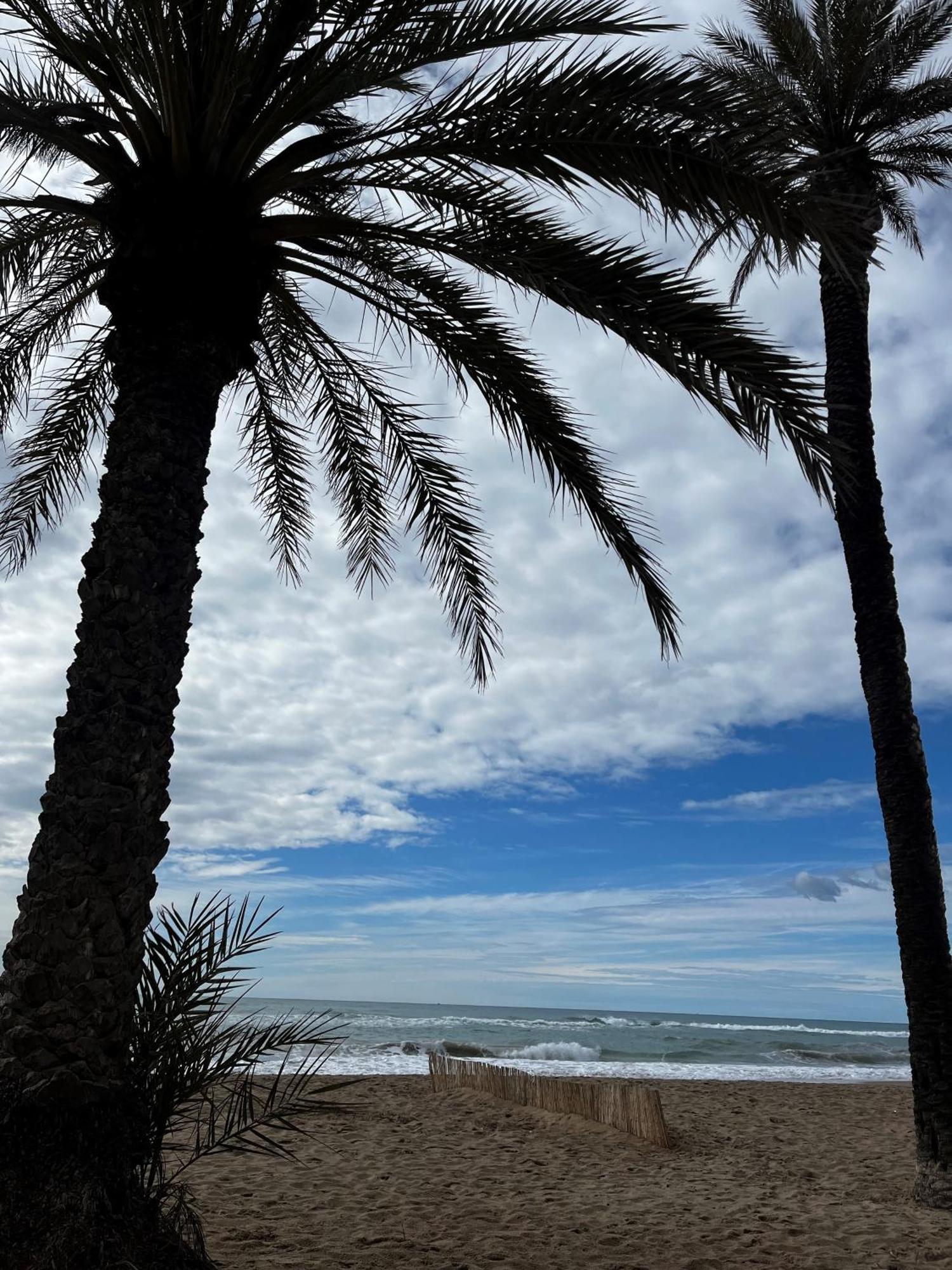 Acogedor Y Amplio Apartamento Familiar A Pie De Playa Calafell Dış mekan fotoğraf