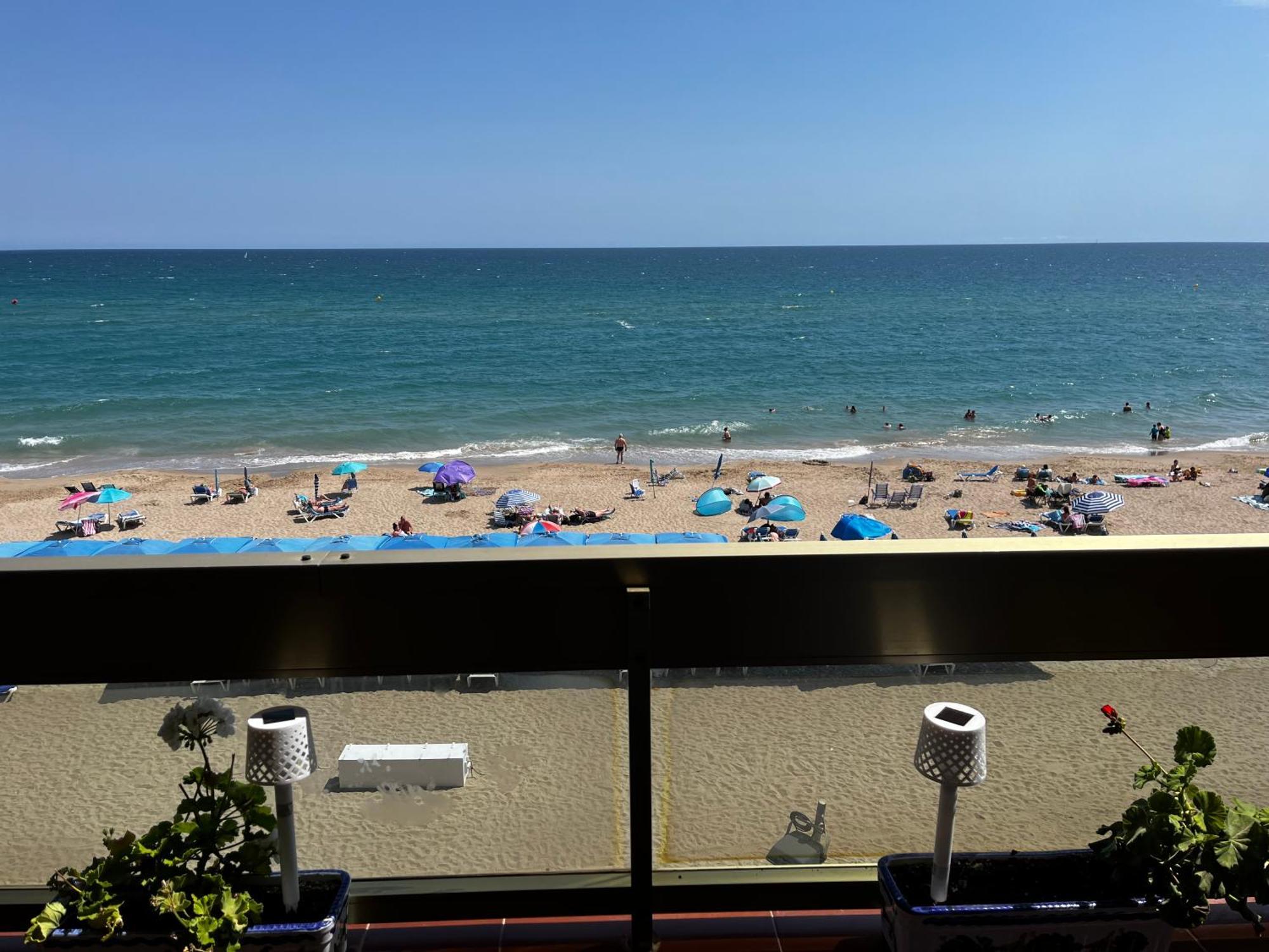 Acogedor Y Amplio Apartamento Familiar A Pie De Playa Calafell Dış mekan fotoğraf