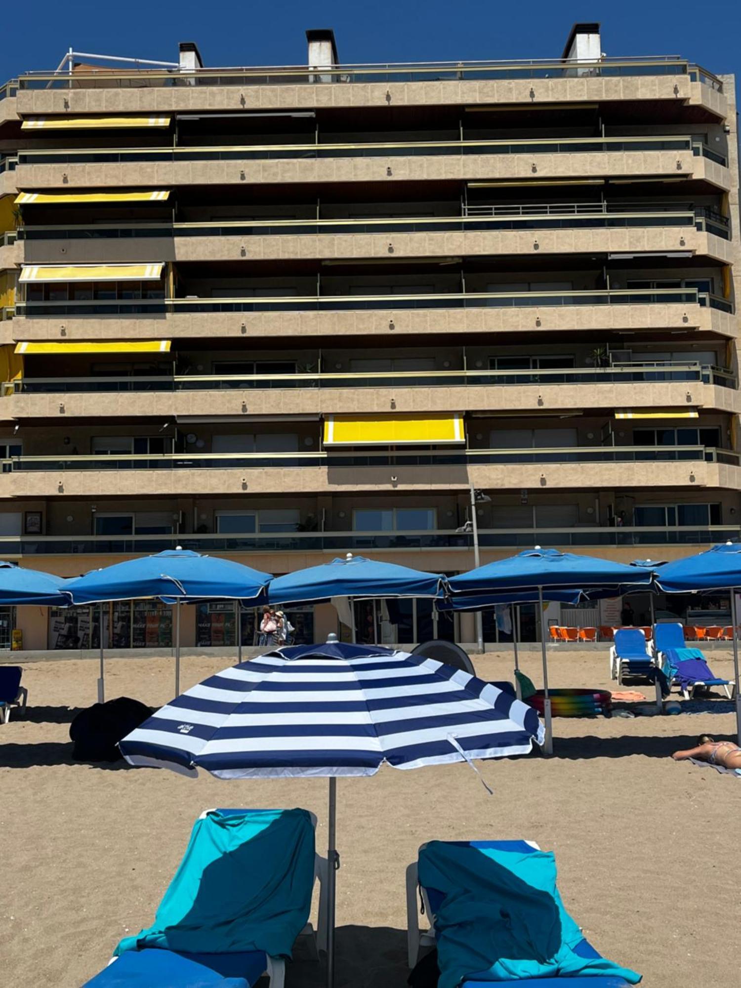 Acogedor Y Amplio Apartamento Familiar A Pie De Playa Calafell Dış mekan fotoğraf